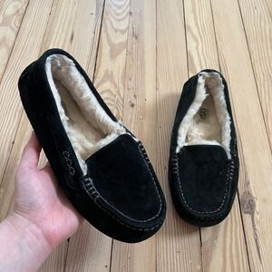 UGG Ansley Black Suede Sheepskin Lined Moccasin Slippers Womens 7 comfort casual